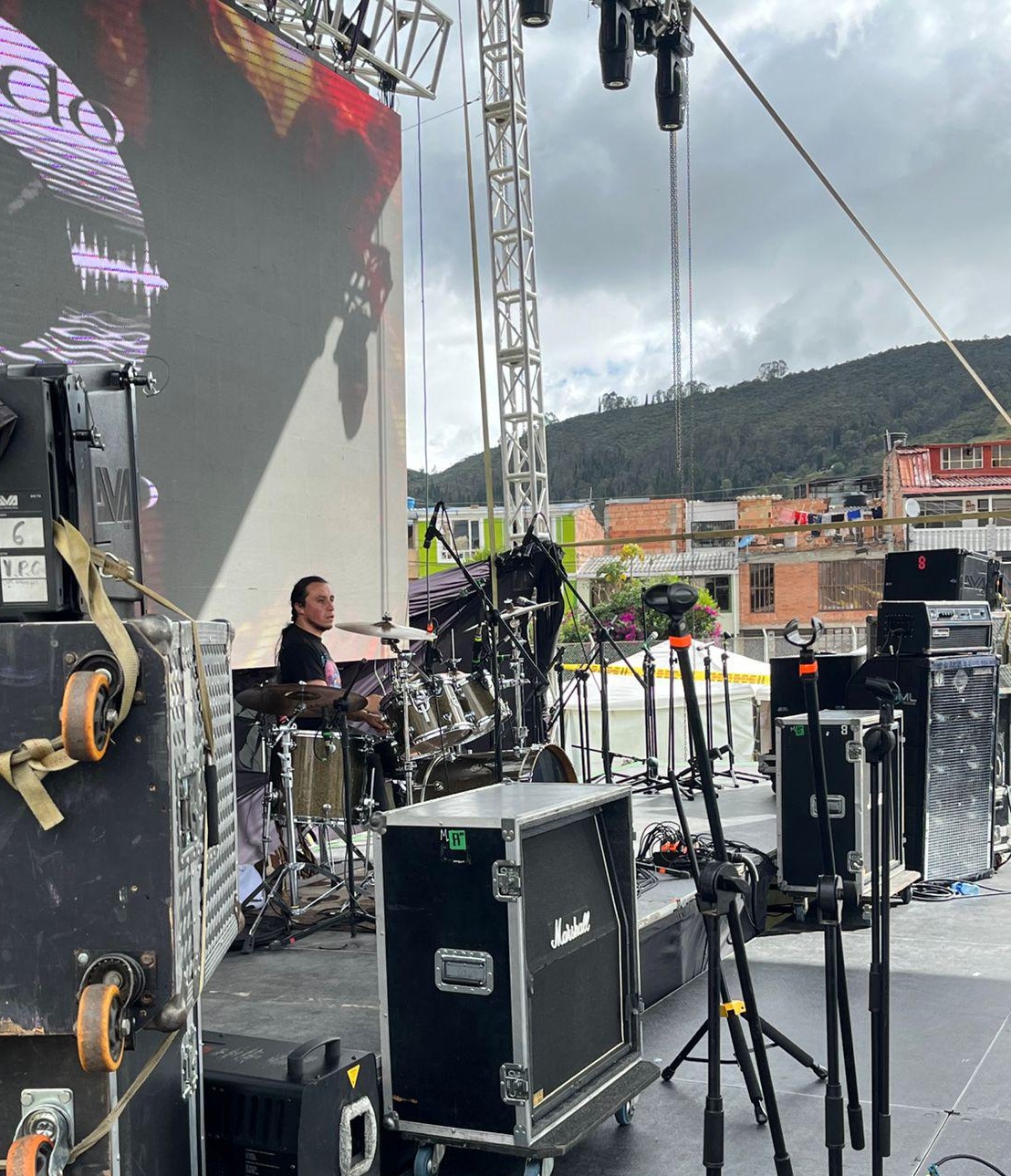 Fabián en bateria